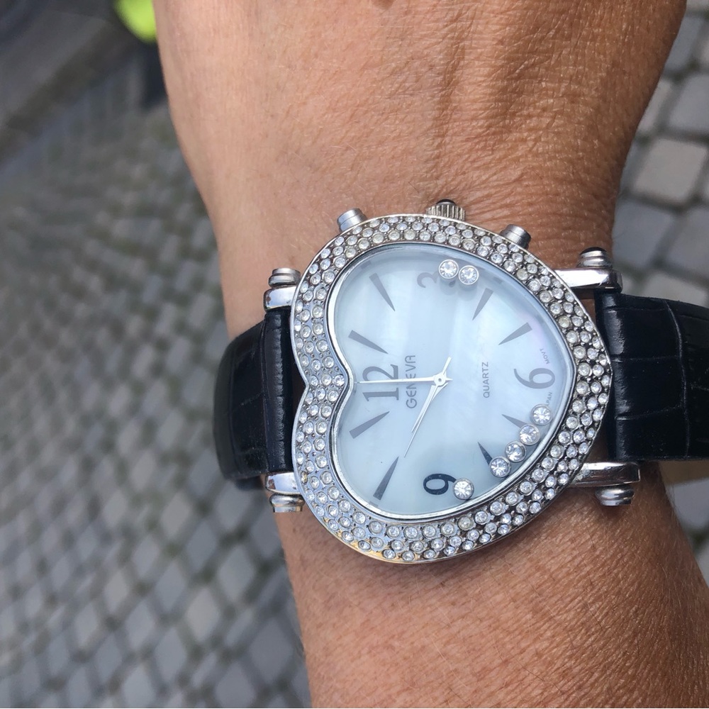 Ladies Geneva crystal heart watch - Picture 4 of 4